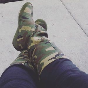 Camouflage boots size 8 by Restricted.